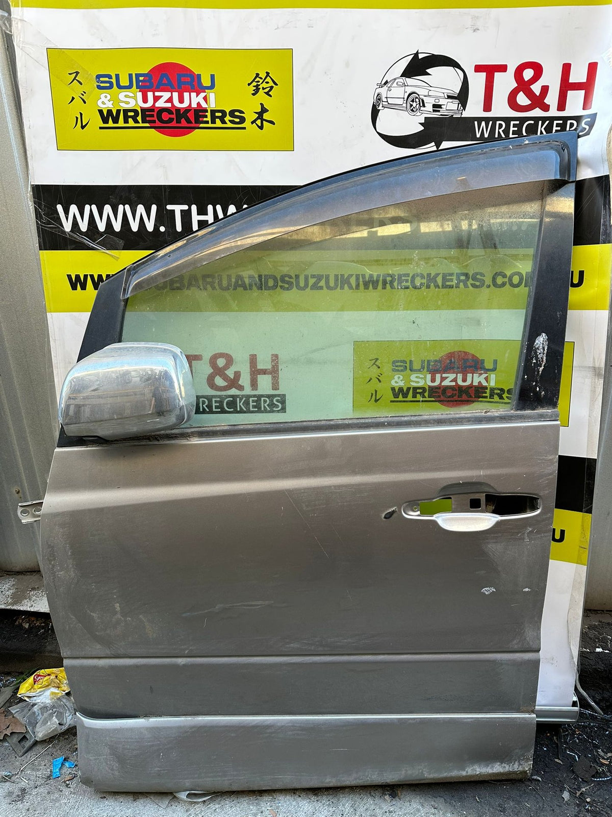 2000 - 2006 Toyota Estima ACR30 Left Front Door