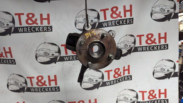2005 Mazda 2 - Right Front Hub Assembly — tag 4491