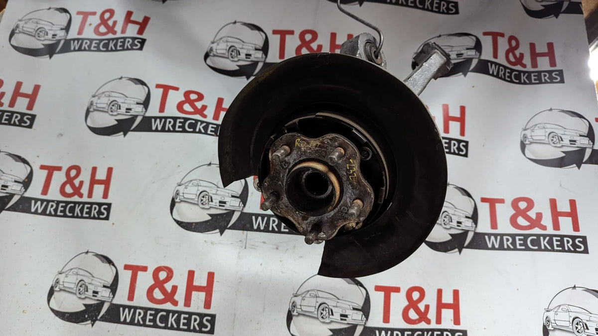1993 Nissan 300ZX Z32- Right Rear Hub Assembly | T&H Wreckers