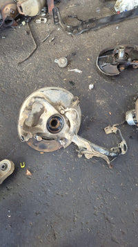 2004 Toyota Land Cruiser J100 - Right Front Hub Assembly — tag 6191