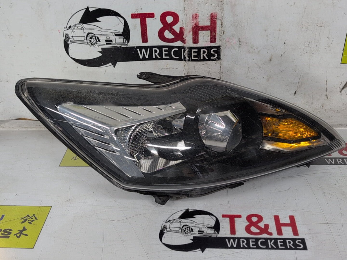 Sep to Dec 2010 - Ford Focus LV RS - Right Headlight