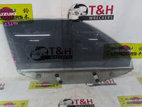 Right Front Door Glass | T&H Wreckers