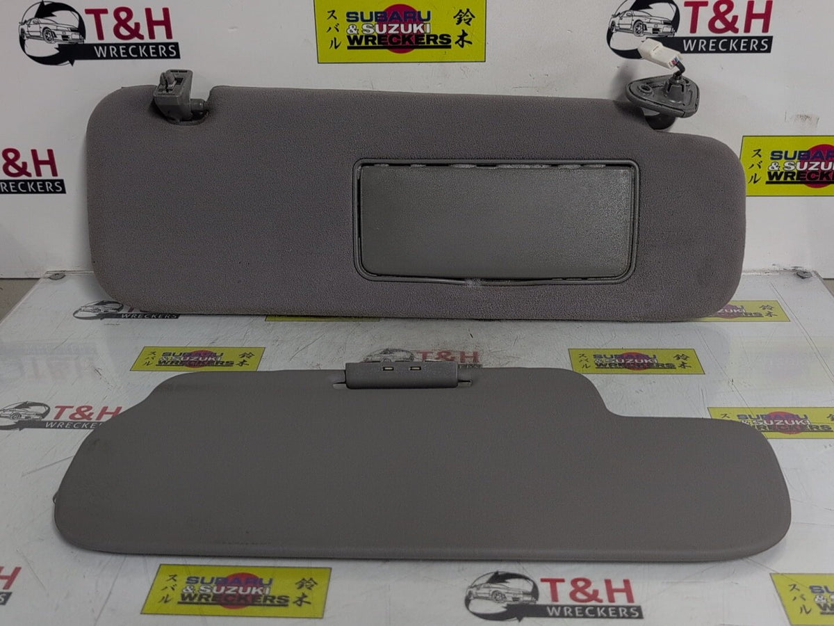 2004 Toyota Land Cruiser J100 - Right Sun Visor