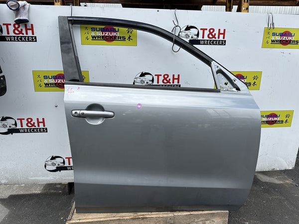 0Suzuki Vitara IV LY - Right Front Door