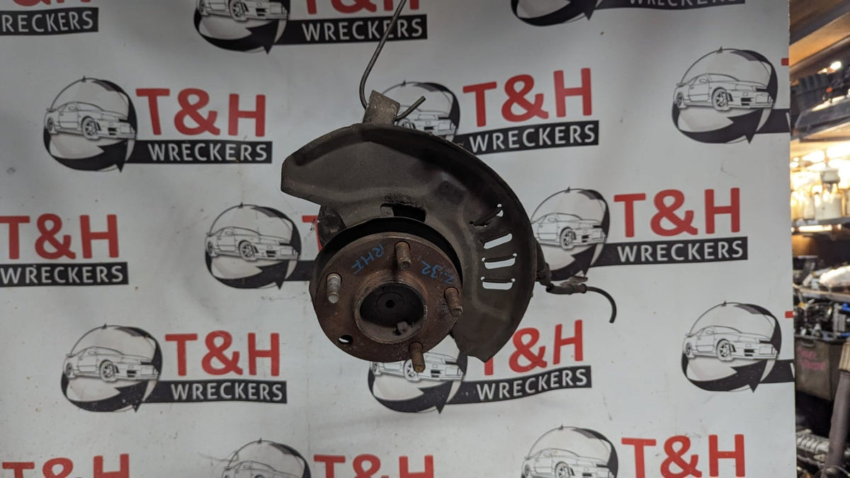 Nissan 300ZX Z32 1989-1996 - - Right Front Hub Assembly