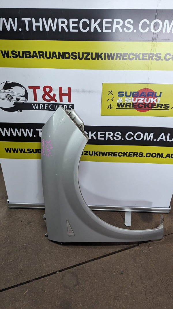 2005-2010 Renault Scenic - Right Front Guard