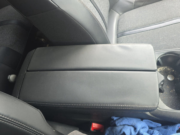 2017 Peugeot 3008 P84 - Console Lid