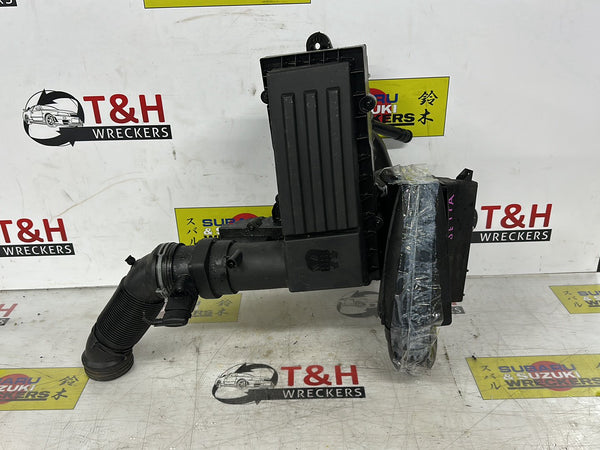 Volkswagen Jetta 2006-2011 2.0L Diesel Engine BKD Air Cleaner Box Assembly