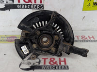 2016 2016 Kia Sorento UM C5W7J561F Left Front Hub Assembly