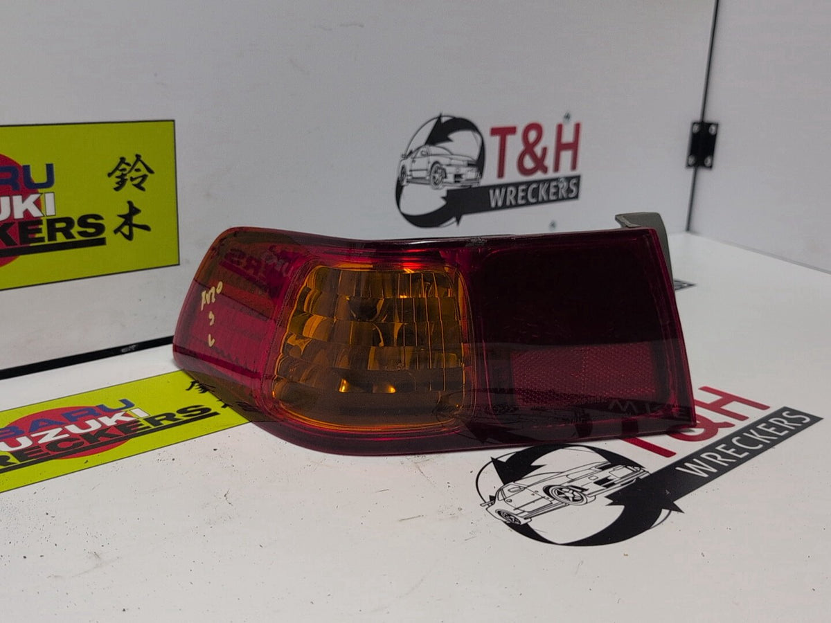Oct 2000 to Aug 2002 - Toyota Camry Sedan - Left Taillight - Sk20
