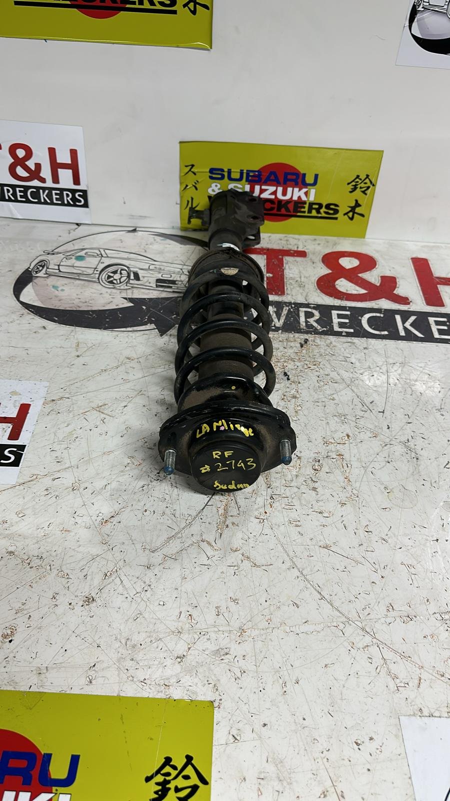 Petrol 2015 - Right Front Strut, 2015, Mitsubishi, Mirage
