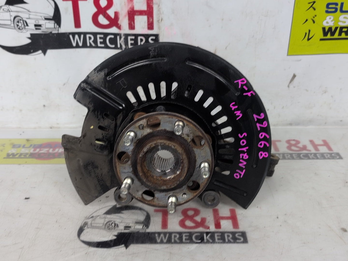 6Kia Sorento UM C5W7J5613.3L Petrol F - 2015-2020 - Right Front Hub Assembly
