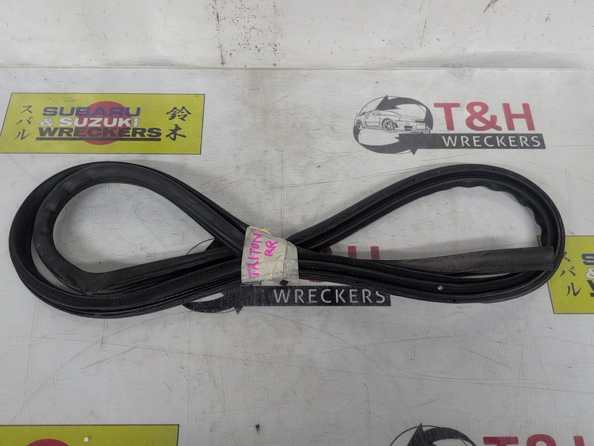 Right Rear Body Rubber Seal, 2015, Mitsubishi, Triton, MN
