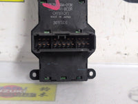 Dec 2001 to Feb 2007 - Honda CR-V RD7 - Right Front Master Power Window Switch