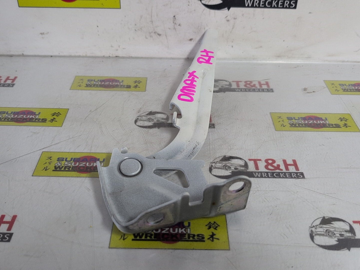 2024 Isuzu D-Max TFR - Right Bonnet Hinge