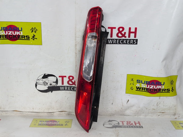 2005-2007 Ford Focus - Left Taillight