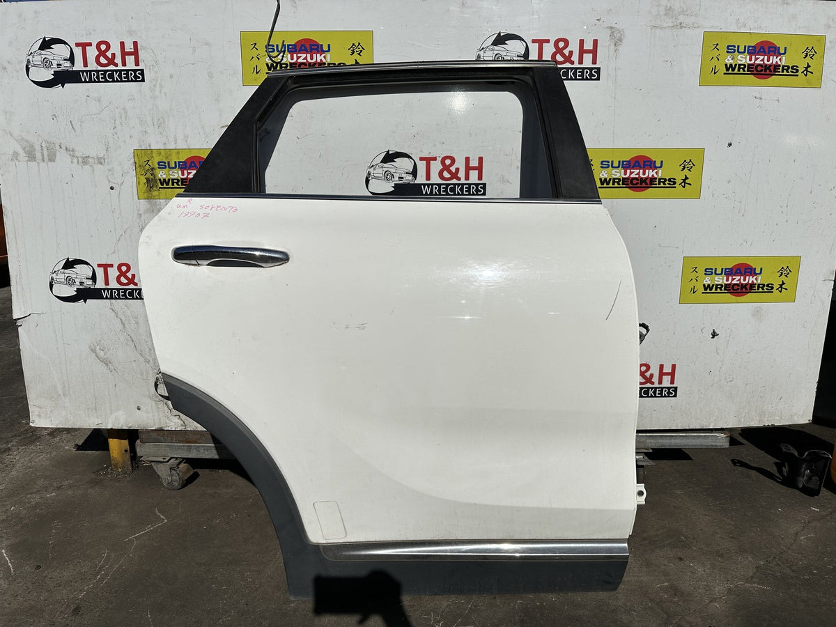 6Kia Sorento UM C5W7J561F - Right Rear Door