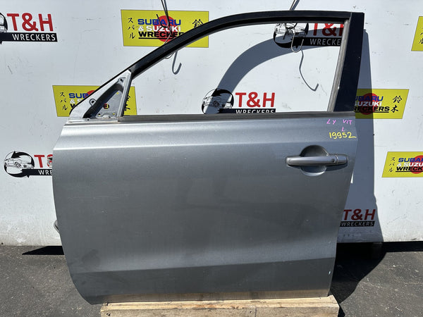 0Suzuki Vitara IV LY - Left Front Door
