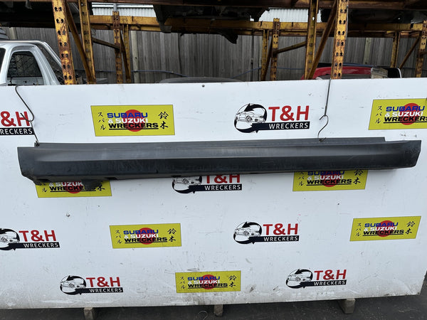 0Suzuki Vitara IV LY - Right Side Skirt