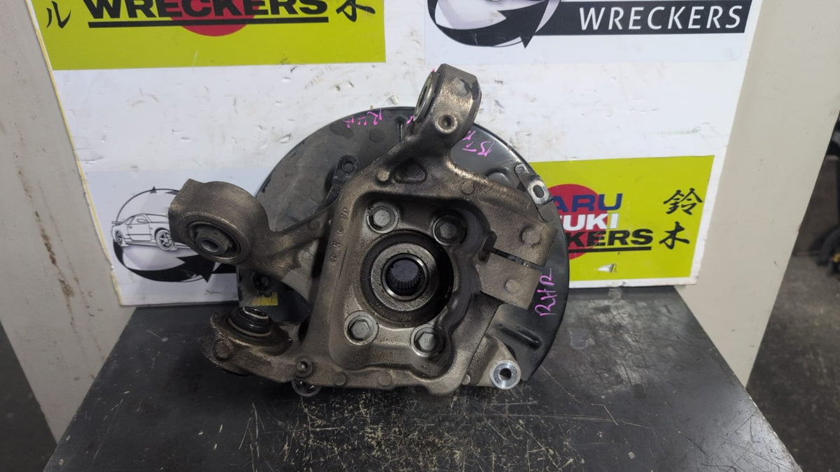 2022 Subaru Outback VI BT JF2BT9KL3NG032068- Right Rear Hub Assembly