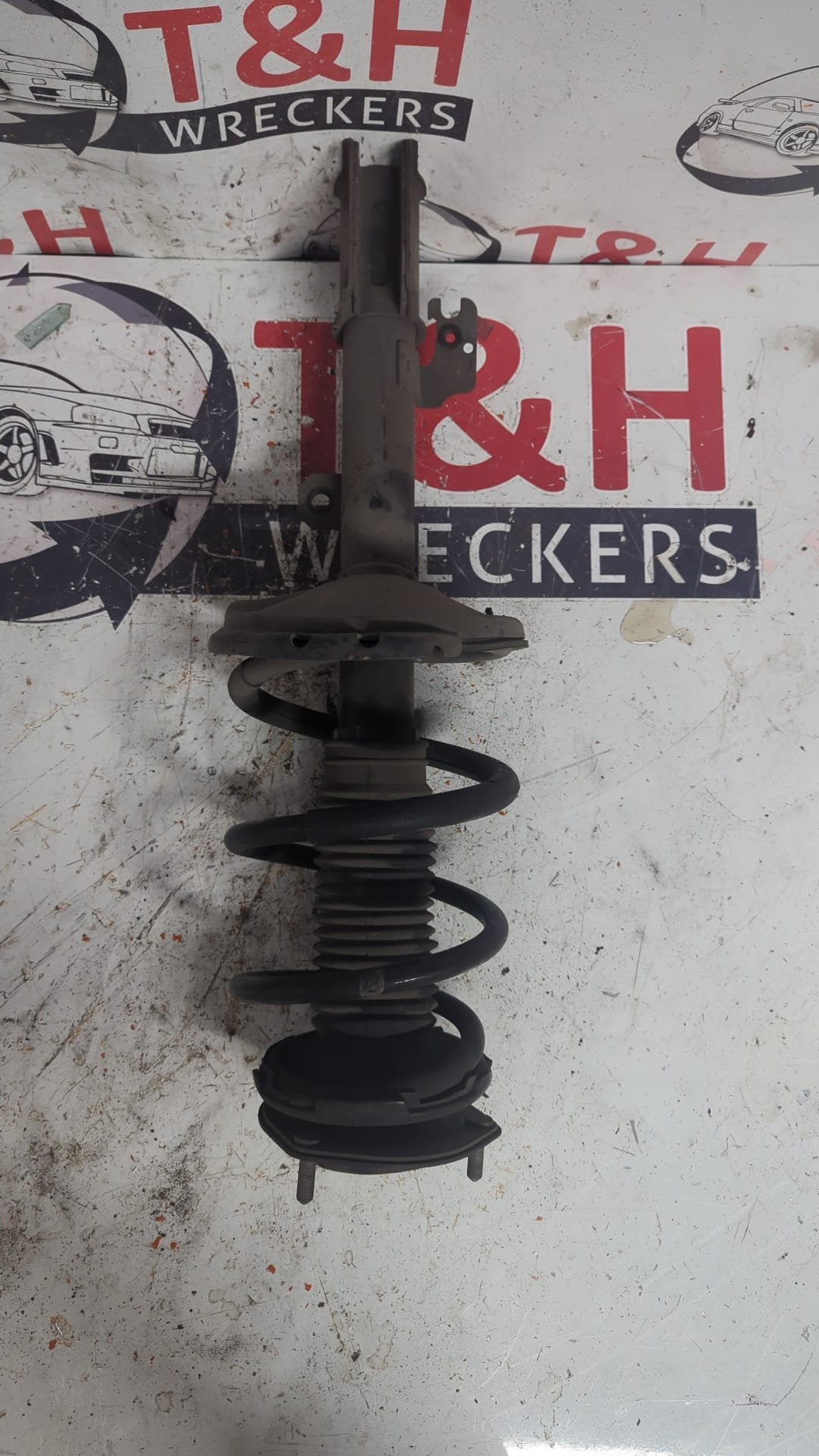 2003-2005 Lexus RX330 U30 2003-2005 - Left Front Strut