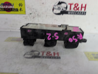 Feb 1999 to Jun 2005 - Nissan Pathfinder R50 - Right Rear Window Switch
