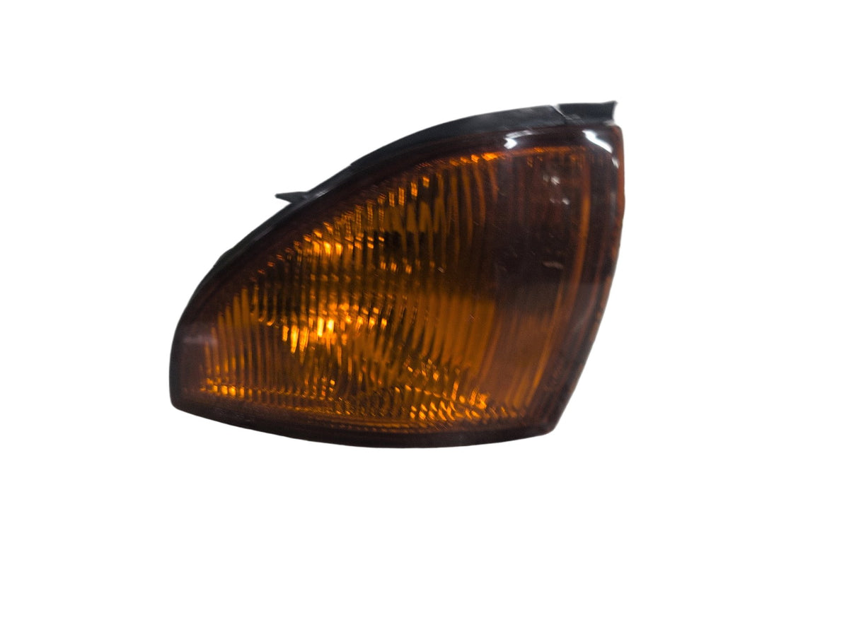 Mitsubishi Verada KS Feb 1994-Oct 1996 RH Indicator/Fog/Side Corner Light