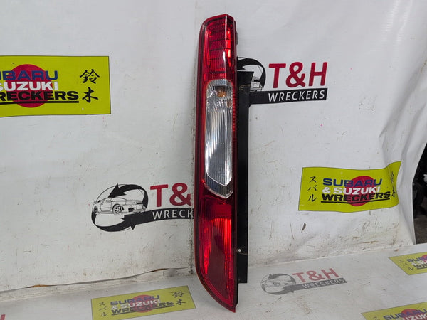 2005-2007 Ford Focus - - Left Taillight