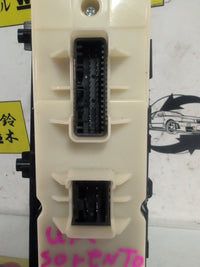 2016 2016 Kia Sorento UM C5W7J561F Master Power Window Switch