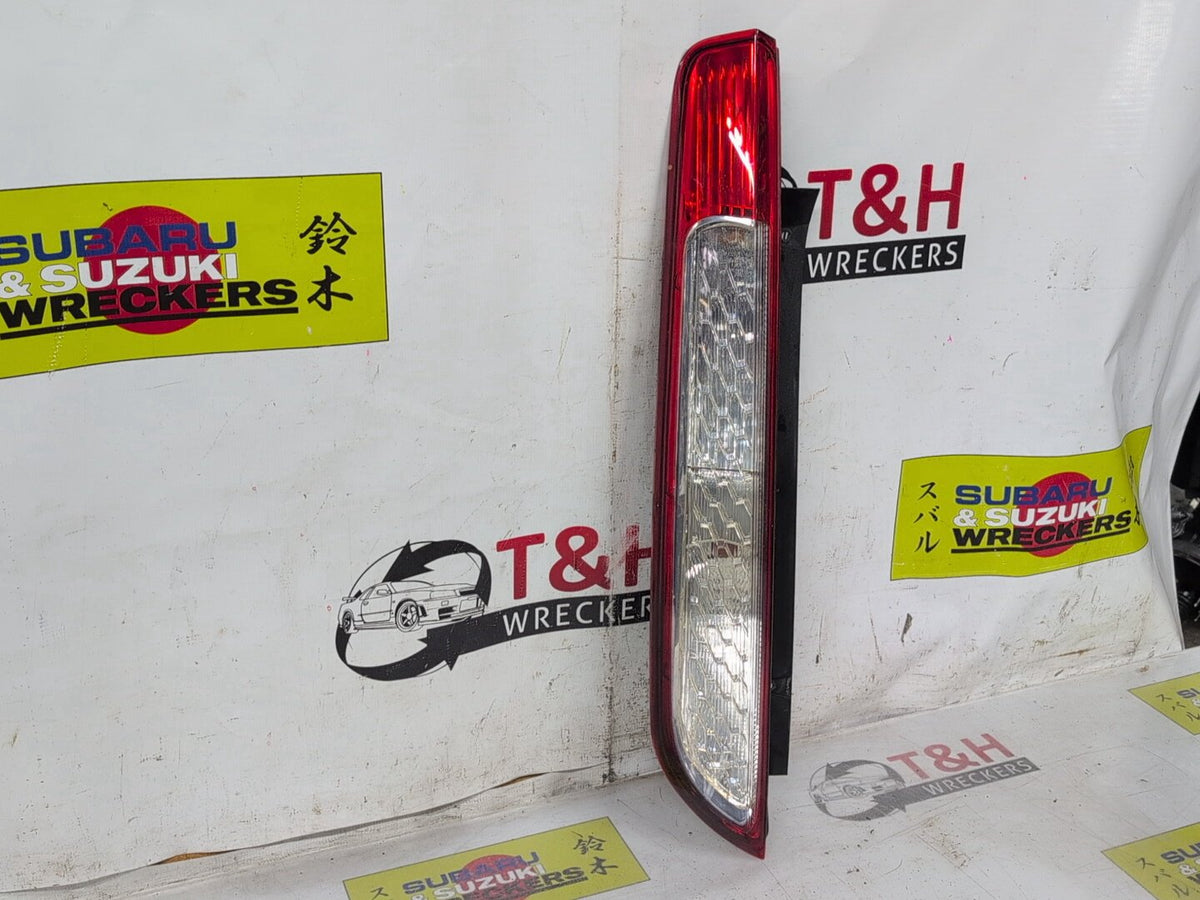 Nov 2008 to Jul 2011 - Ford Focus LV Hatchback - Left Taillight - Body Mounted